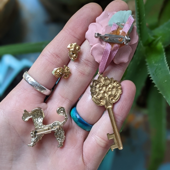Vintage Pins and Earring set - Picture 2 of 3